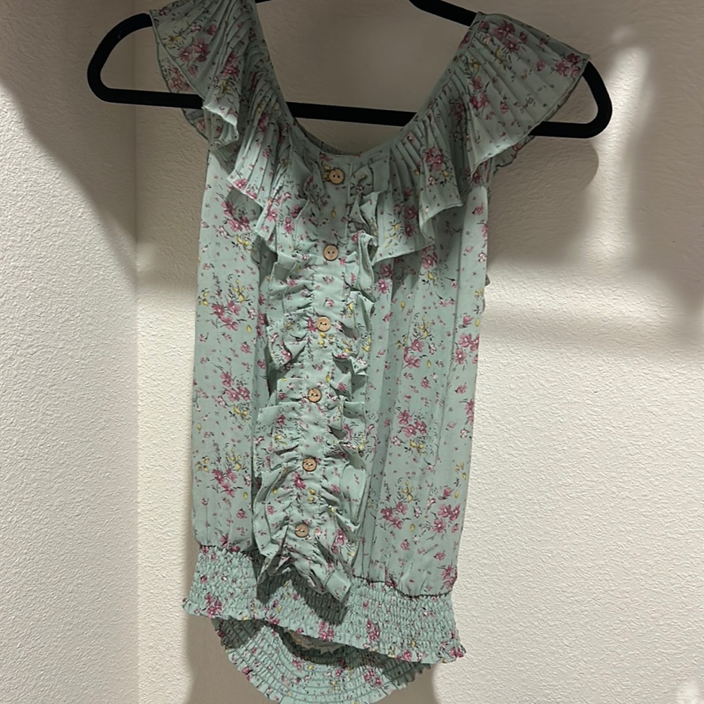 Super cute vintage sheer top!